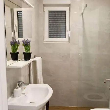 Stylish Okrug Gornji With Terrace And Patio - Two Bedroom With Terrace *